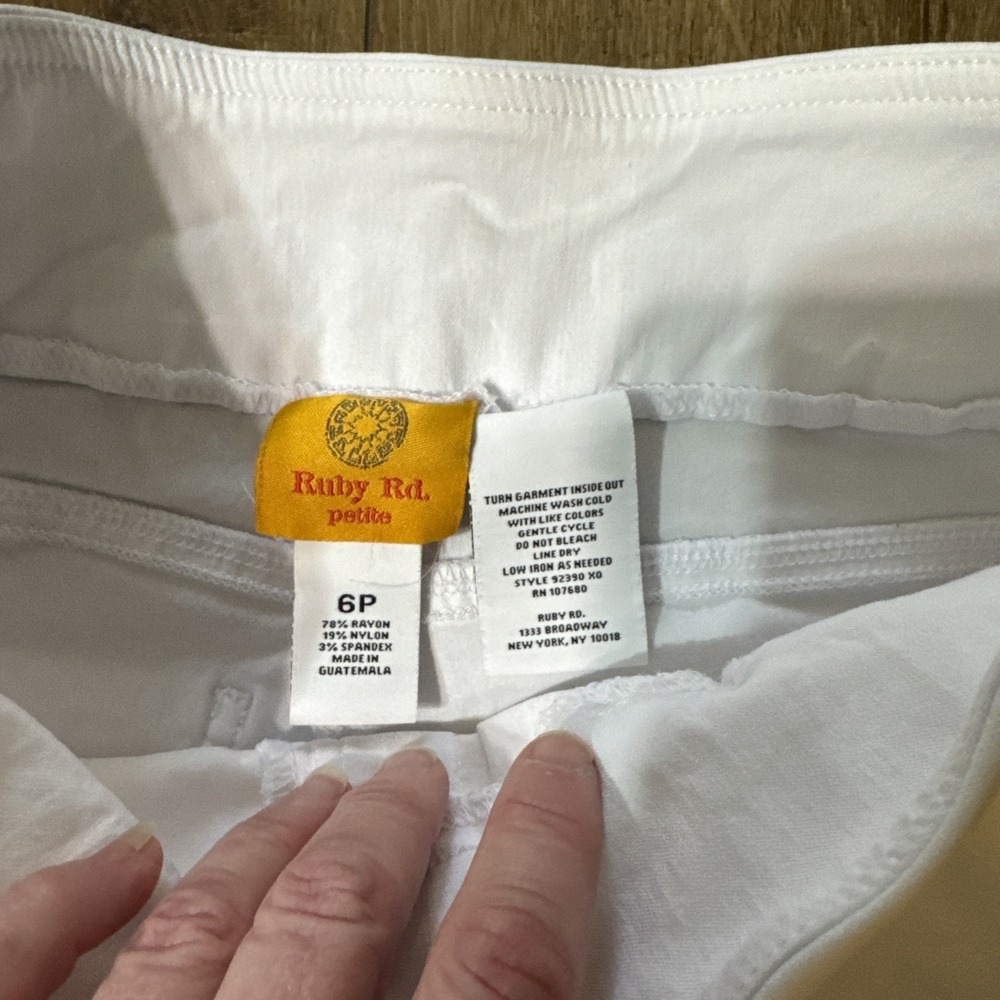Ruby Road Petite White Stretch Capri 6‎ - Picture 2 of 5